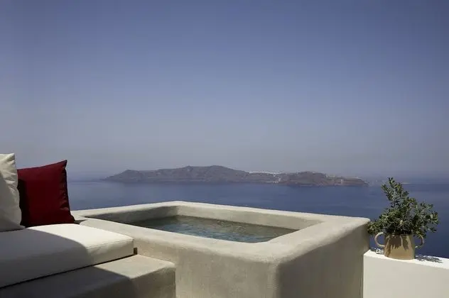 Grace Suite with Plunge Pool and Caldera View