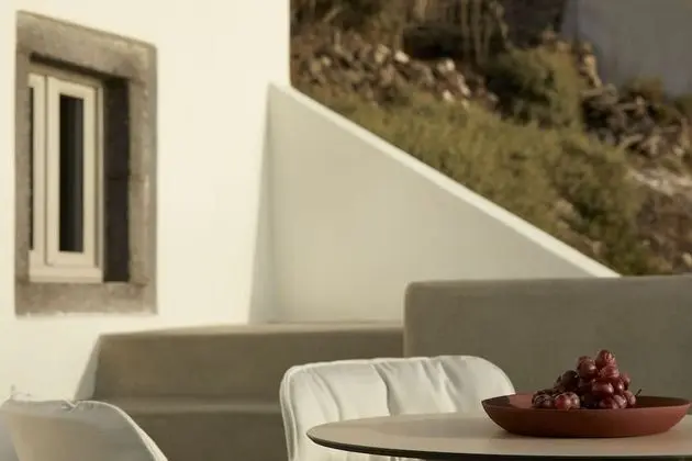 Grace Suite with Plunge Pool and Caldera View