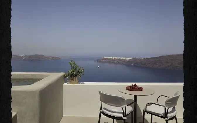 Grace Suite with Plunge Pool and Caldera View