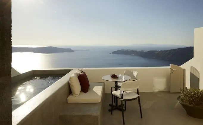 Serenity Suite with Plunge Pool and Caldera View