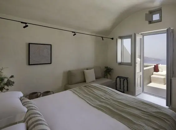 Serenity Suite with Plunge Pool and Caldera View