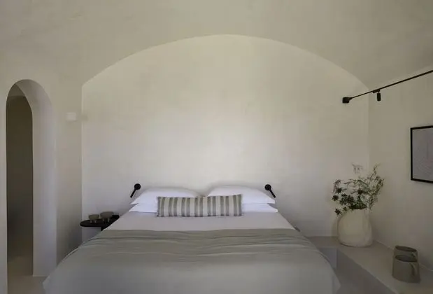 Serenity Suite with Plunge Pool and Caldera View