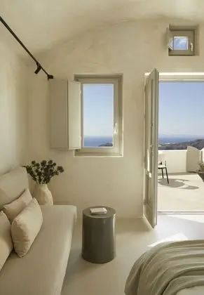 Serenity Suite with Plunge Pool and Caldera View