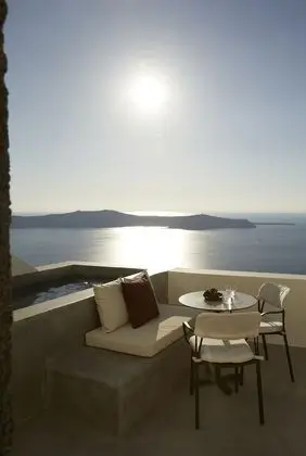 Serenity Suite with Plunge Pool and Caldera View