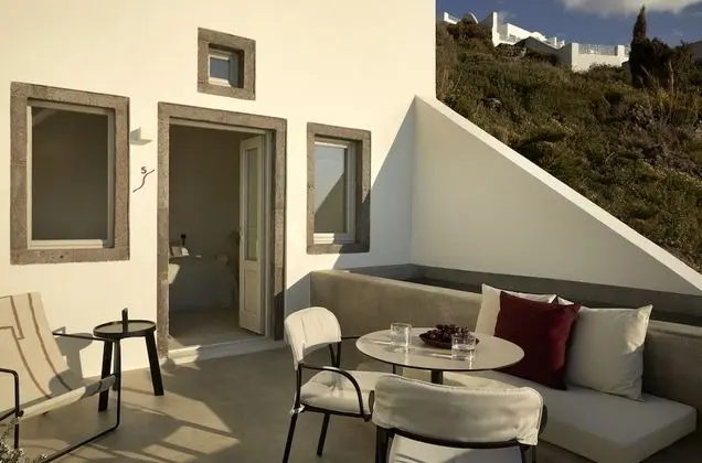 Serenity Suite with Plunge Pool and Caldera View