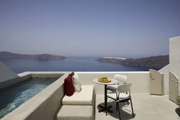 Serenity Suite with Plunge Pool and Caldera View