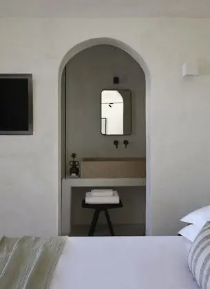 Serenity Suite with Plunge Pool and Caldera View