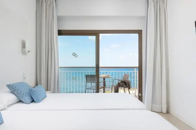 Tek Büyük Yataklı Oda, Balkon (Front Sea View)