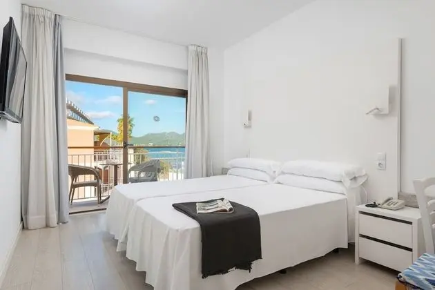 Tek Büyük Yataklı Oda, Balkon, Kısmi Deniz Manzaralı