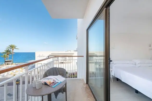 Tek Büyük Yataklı Oda, Balkon, Kısmi Deniz Manzaralı