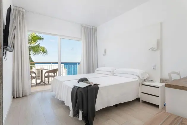 Tek Büyük Yataklı Oda, Balkon, Koy Manzaralı