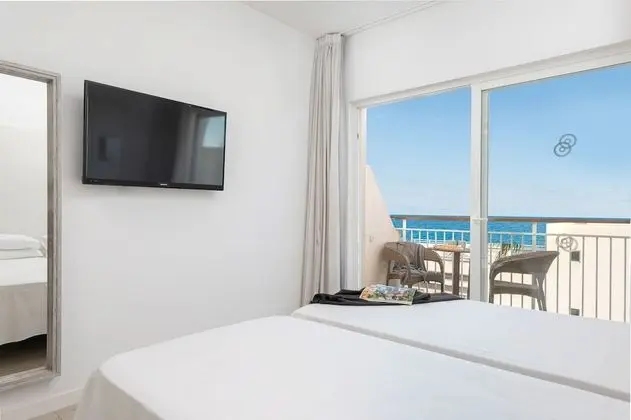 Tek Büyük Yataklı Oda, Balkon, Koy Manzaralı