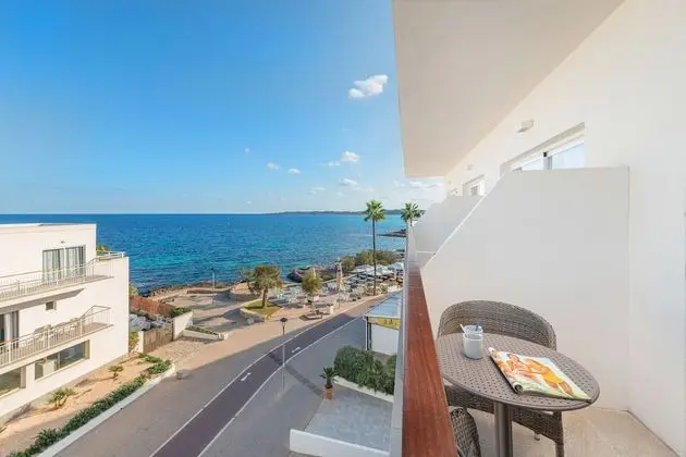 Tek Büyük Yataklı Oda, Balkon, Koy Manzaralı