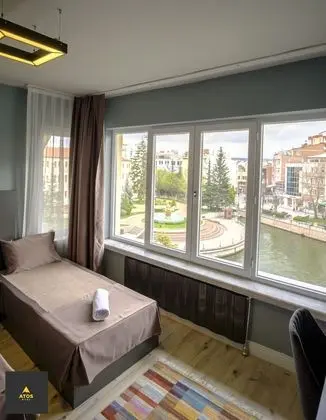 Superior Tek Büyük veya İki Ayrı Yataklı Oda, Nehir Manzaralı