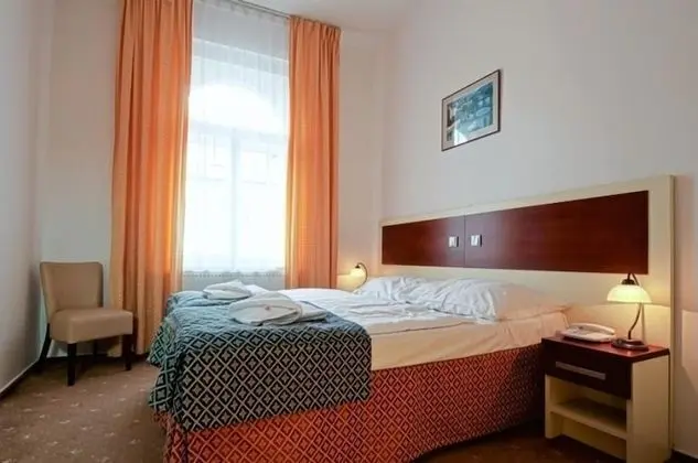 Üç Kişilik Oda
