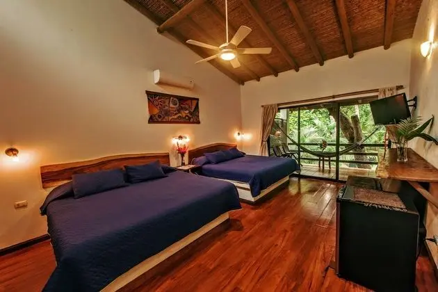 Deluxe Dört Kişilik Oda