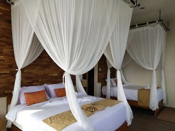 Üç Kişilik Oda, Deniz Manzaralı