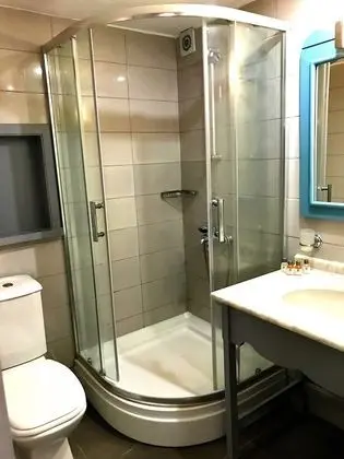 Üç Kişilik Oda