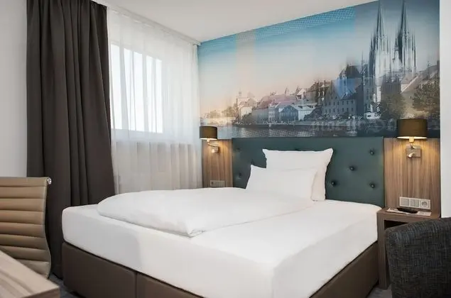 Business Tek Büyük Yataklı Oda