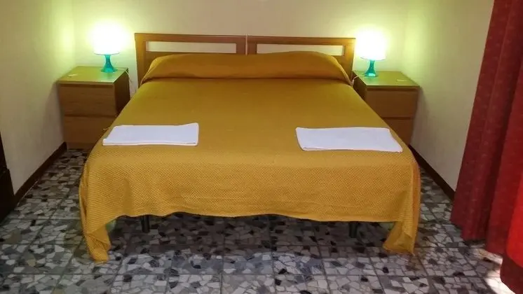 Tek Büyük veya İki Ayrı Yataklı Oda, Banyolu/Duşlu