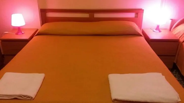 Tek Büyük Yataklı Oda, Ortak Banyo
