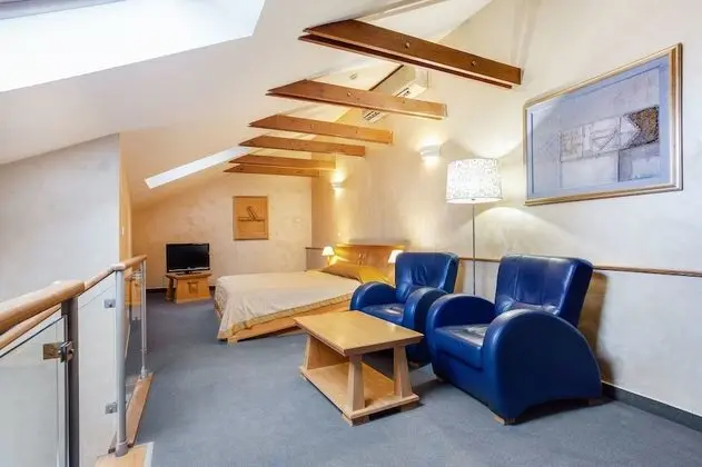 Luxury Duplex, 1 King Bed (1)