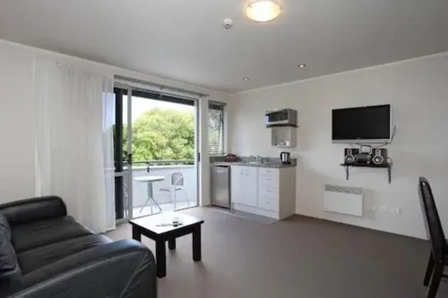 Standard Stüdyo, Sigara İçilmez, Küçük Mutfak (Studio Unit (Queen))