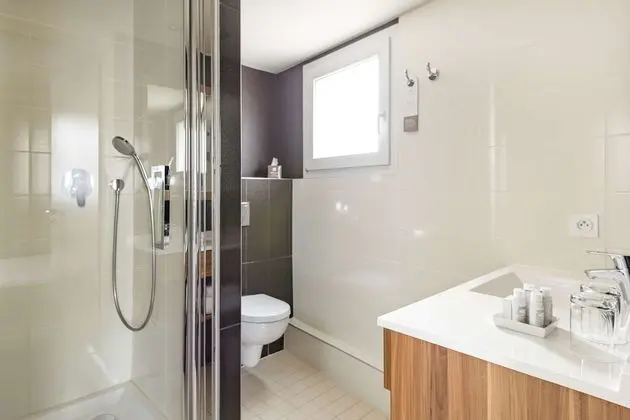 Standard Oda, 1 Büyük (Queen) Boy Yatak, Sigara İçilmez (Shower Only)