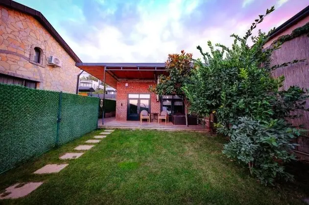 Manolya Golevi Jakuzili