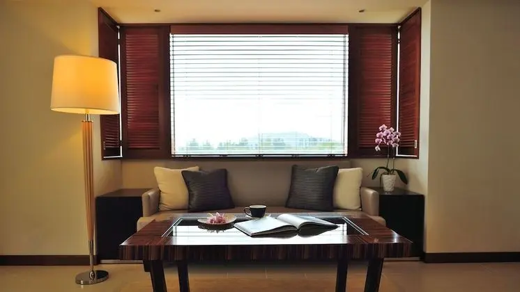 Club Oda, Sigara İçilmez (Luxury Adult Only 16 or over)