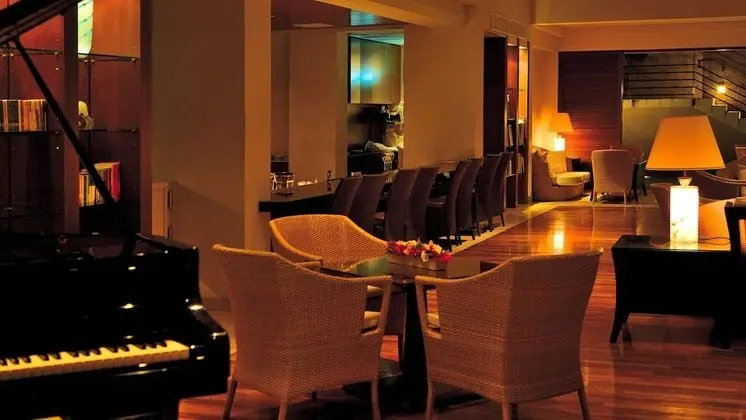 Club Oda, Sigara İçilmez (Luxury Adult Only 16 or over)