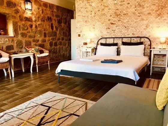 Deluxe Tek Büyük Yataklı Oda (with Fan)