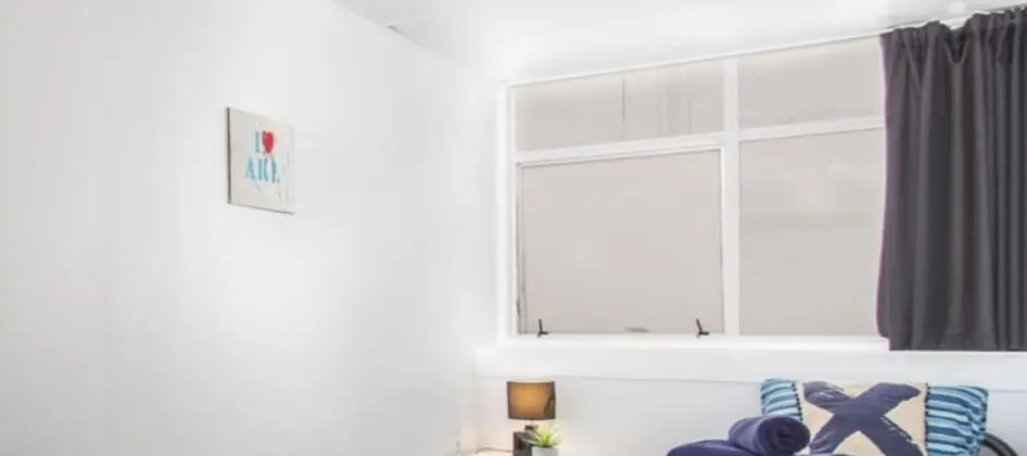 İki Ayrı Yataklı Oda, Ortak Banyo
