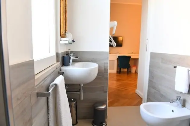 Deluxe Tek Büyük Yataklı Oda, Balkon, Deniz Manzaralı
