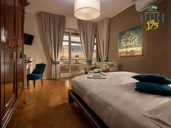 Junior Süit, Teras