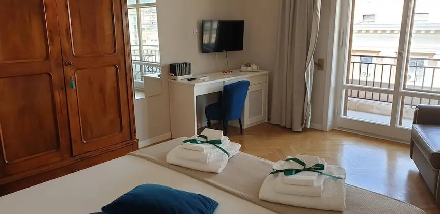 Junior Süit, Teras