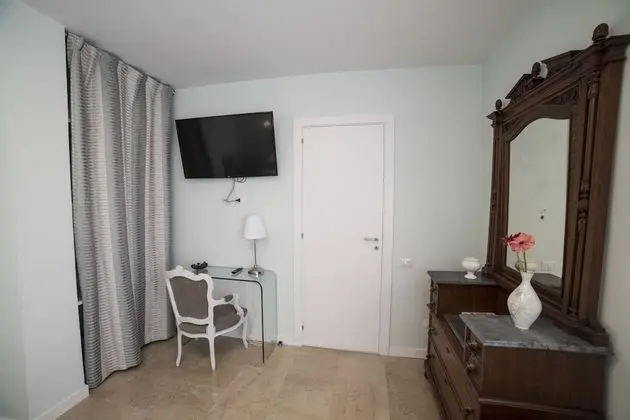 Superior Tek Büyük veya İki Ayrı Yataklı Oda (Marina)