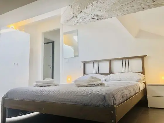 Deluxe Tek Büyük Yataklı Oda (Tortora)