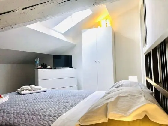 Deluxe Tek Büyük Yataklı Oda (Tortora)