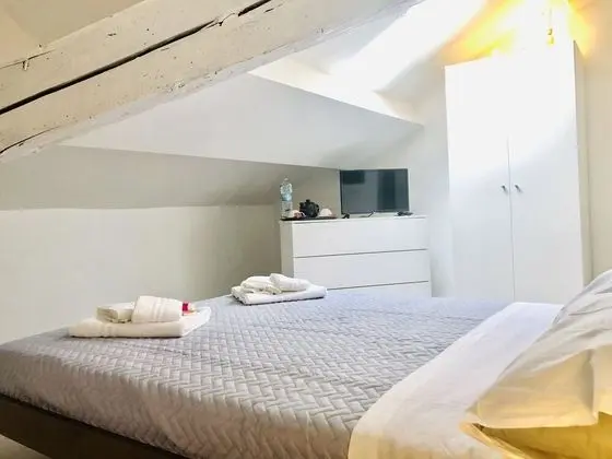 Deluxe Tek Büyük Yataklı Oda (Tortora)