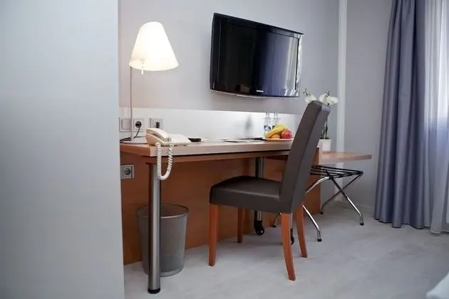 Business Tek Büyük Yataklı Oda