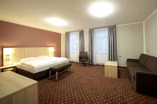 Dependance Room (annex building - no elevator)