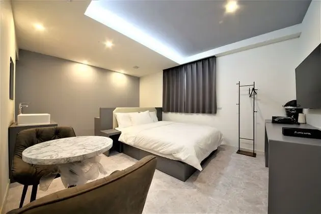 Luxury Oda
