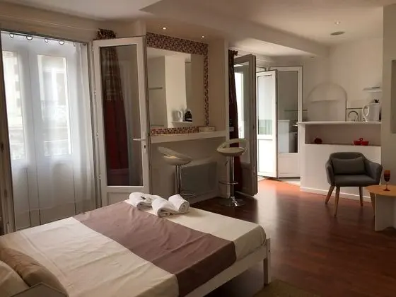 Economy Stüdyo, Balkon (St. Expedit)