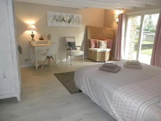 Comfort Tek Büyük Yataklı Oda, Özel Banyo, Bahçe Manzaralı (Louis)