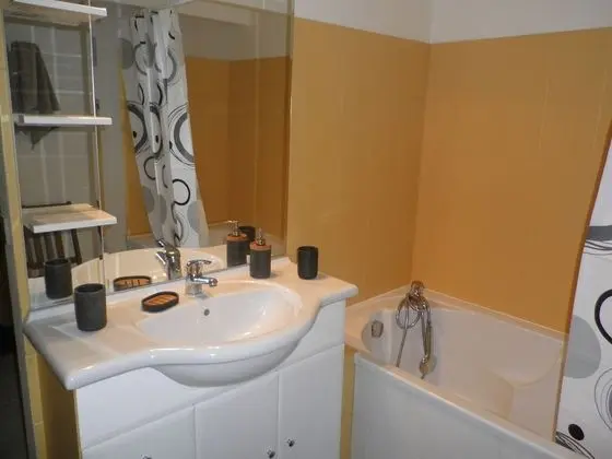 Comfort Tek Büyük Yataklı Oda, Özel Banyo, Bahçe Manzaralı (Louis)