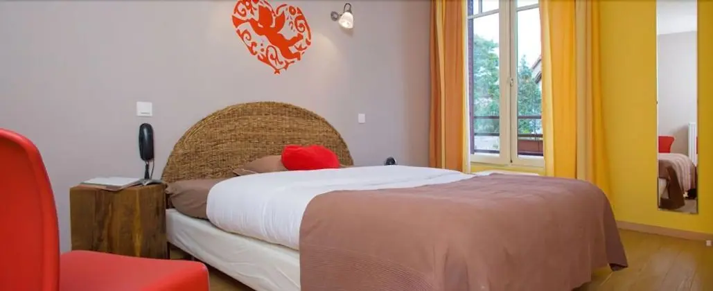 Büyük Yataklı Tek Kişilik Oda