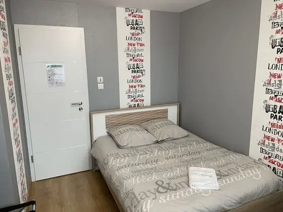 Tek Büyük Yataklı Oda, Ortak Banyo (Sympa)