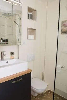 Tek Büyük Yataklı Oda, Ortak Banyo (Sympa)