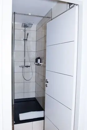 Tek Büyük Yataklı Oda, Ortak Banyo (Sympa)